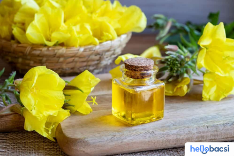 Một người phụ nữ trẻ trung với làn da mịn màng, rạng rỡ, phản ánh lợi ích của tinh dầu hoa anh thảo Blackmores.